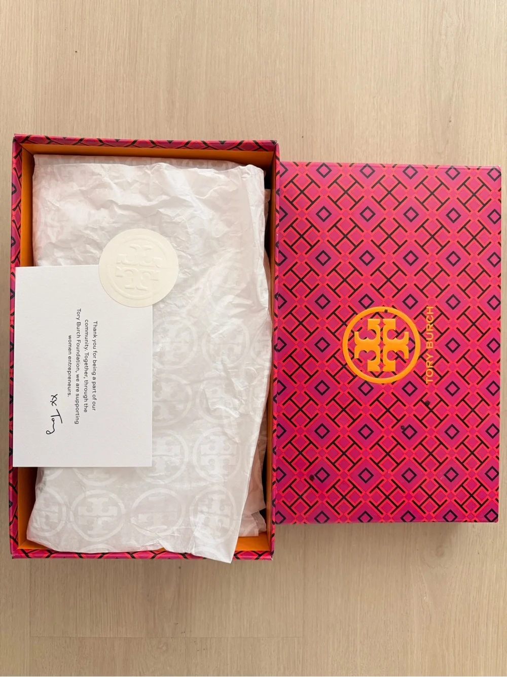 Tory Burch Classic Loafers - Spark Gold Metallic Leather - size 6 - brand new
